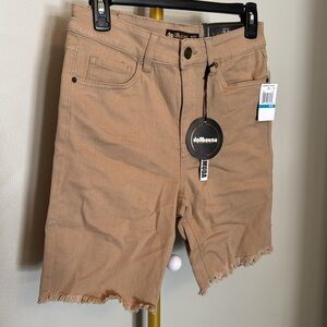 Dollhouse tan classic Bermuda shorts NWT 9/10